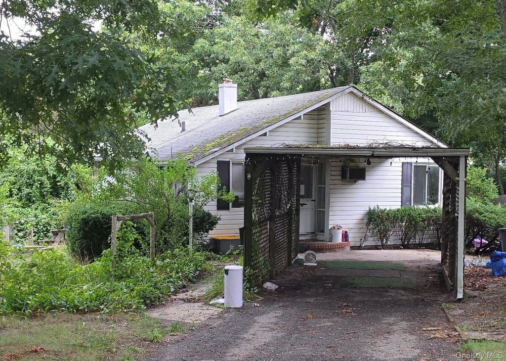 49 Wildwood Trail, Riverhead