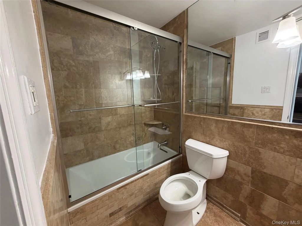 1 Bay Club Drive # 19n, Bayside