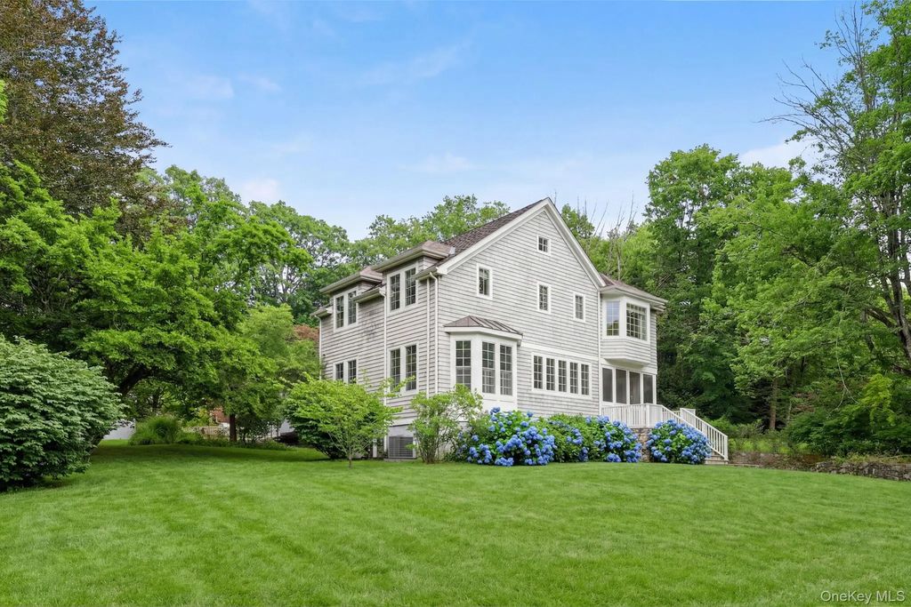 10 Hickory Lane, Bedford