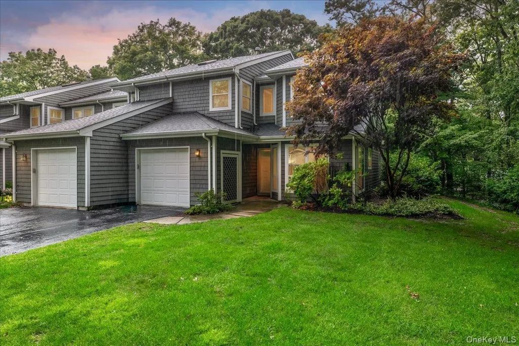 38 Larkspur Lane, Commack
