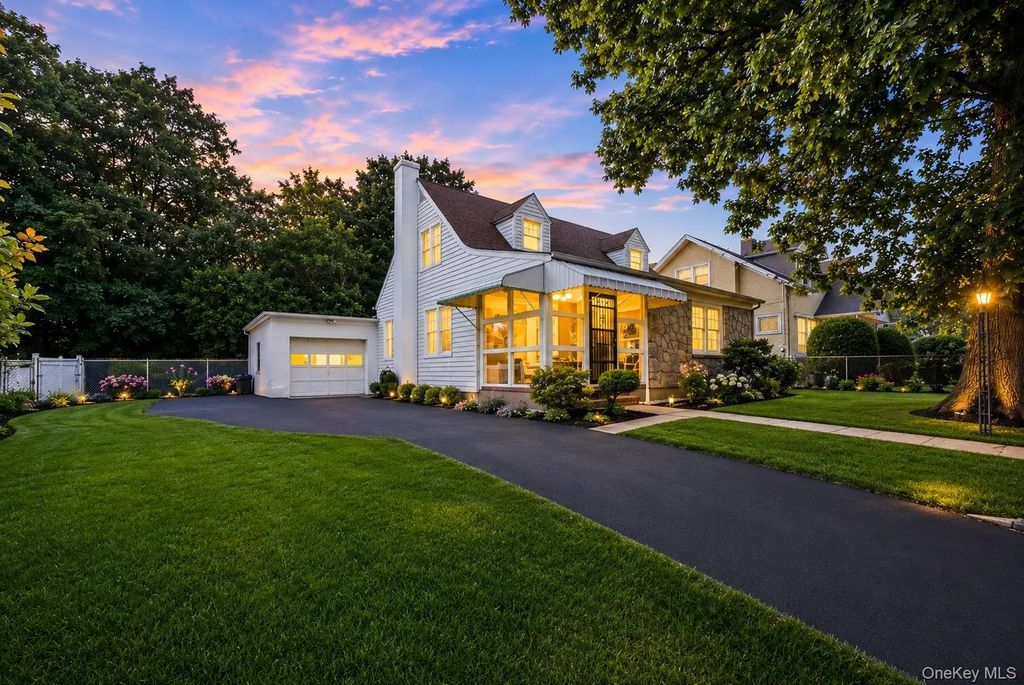 470 Ray Street, Freeport