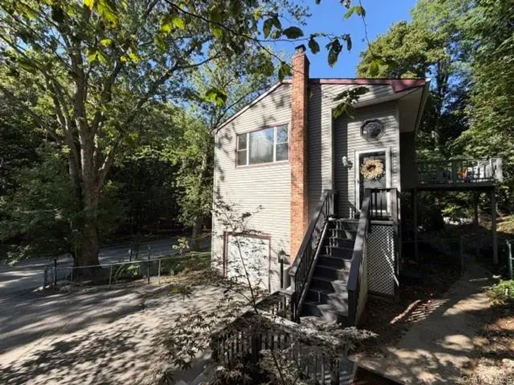 59 Woodhull Landing Road, Sound Beach