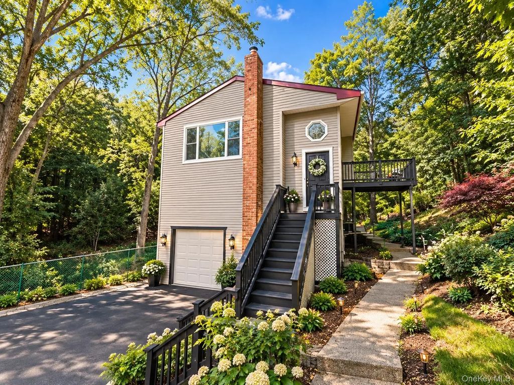 59 Woodhull Landing Road, Sound Beach