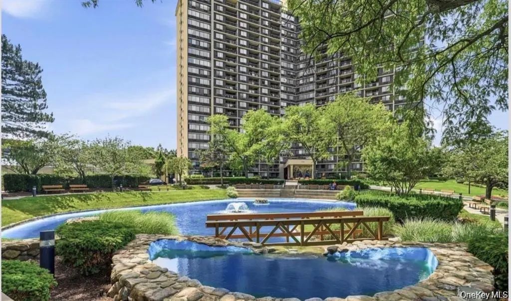 1 Bay Club Drive # 16w, Bayside