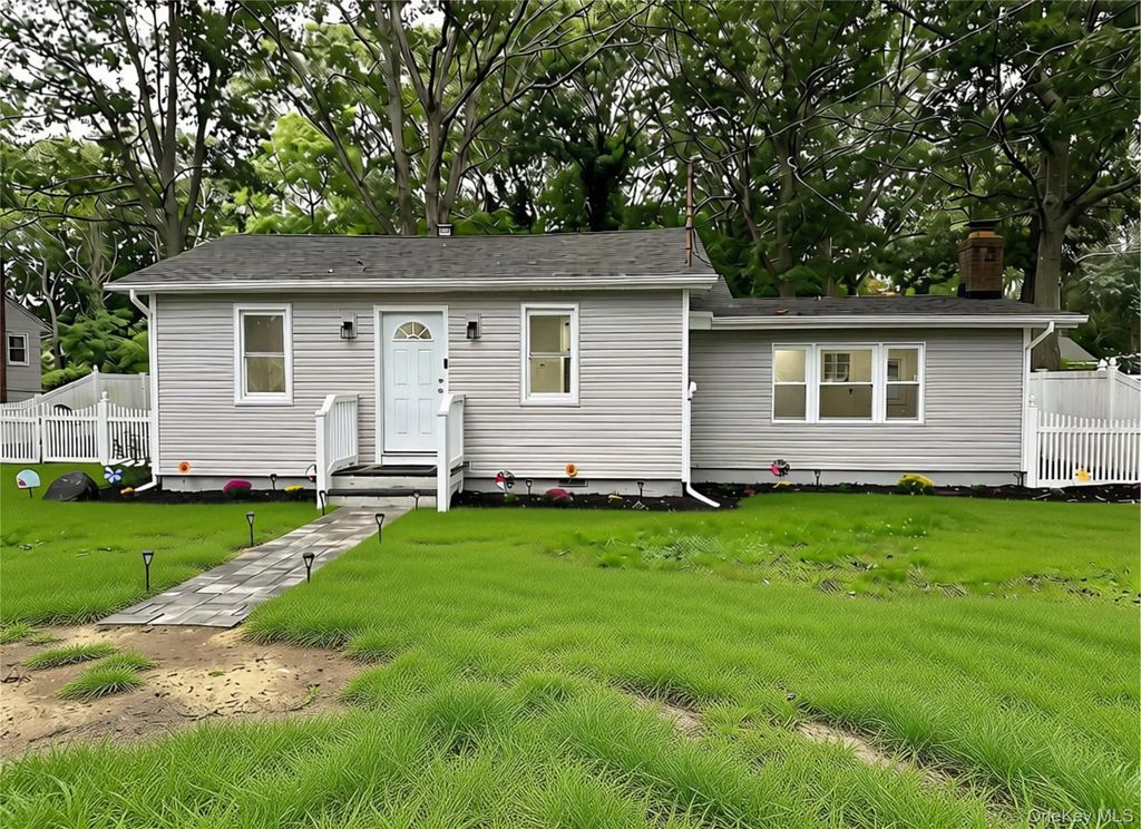 10 Barclay Road, Mastic Beach