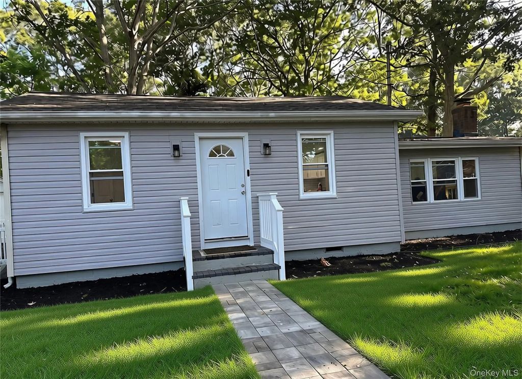 10 Barclay Road, Mastic Beach