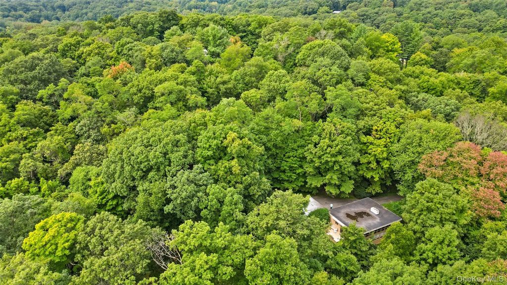 10 Paula Place, Chappaqua