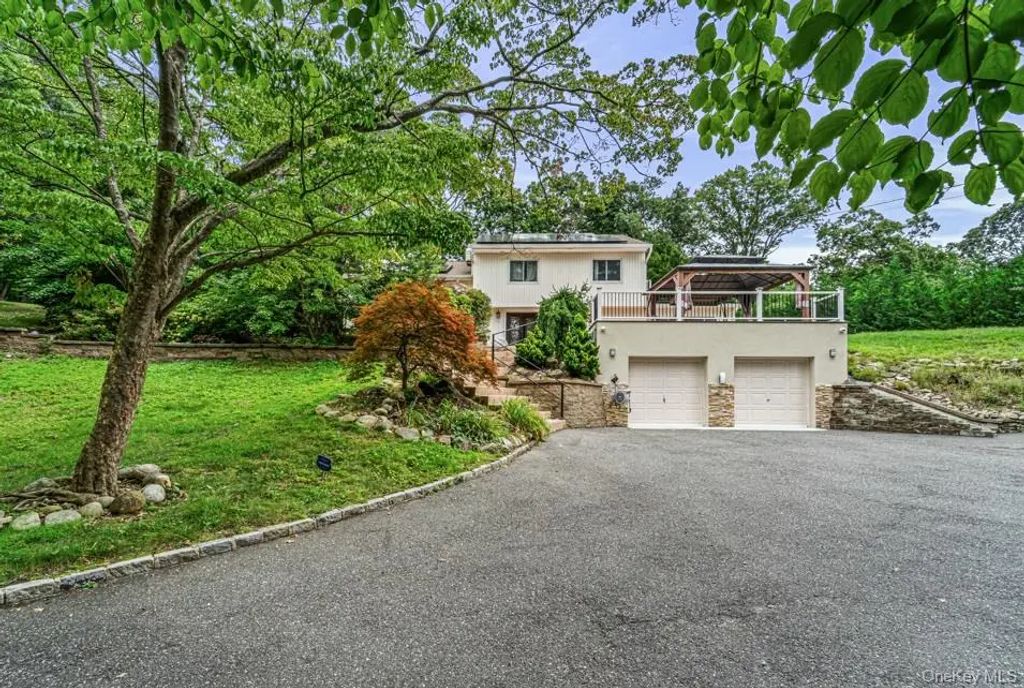 29 Hillside Lane, Syosset