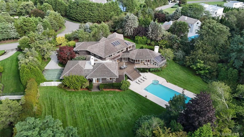 25 Ring Neck Road, Remsenburg