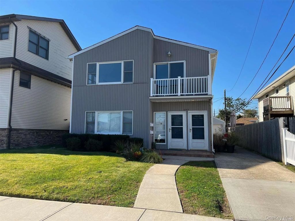563 Neptune Boulevard # Upper, Long Beach