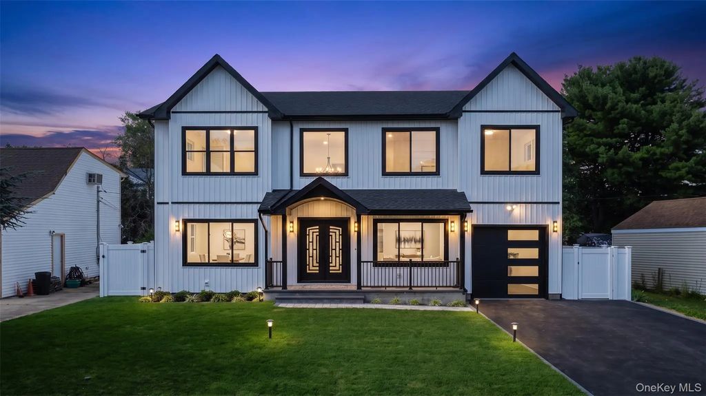 41 Chase Lane, Levittown