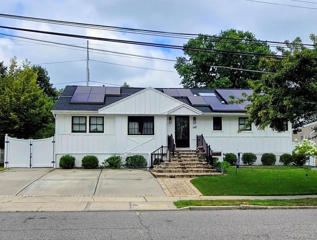 49 Miller Boulevard, Syosset