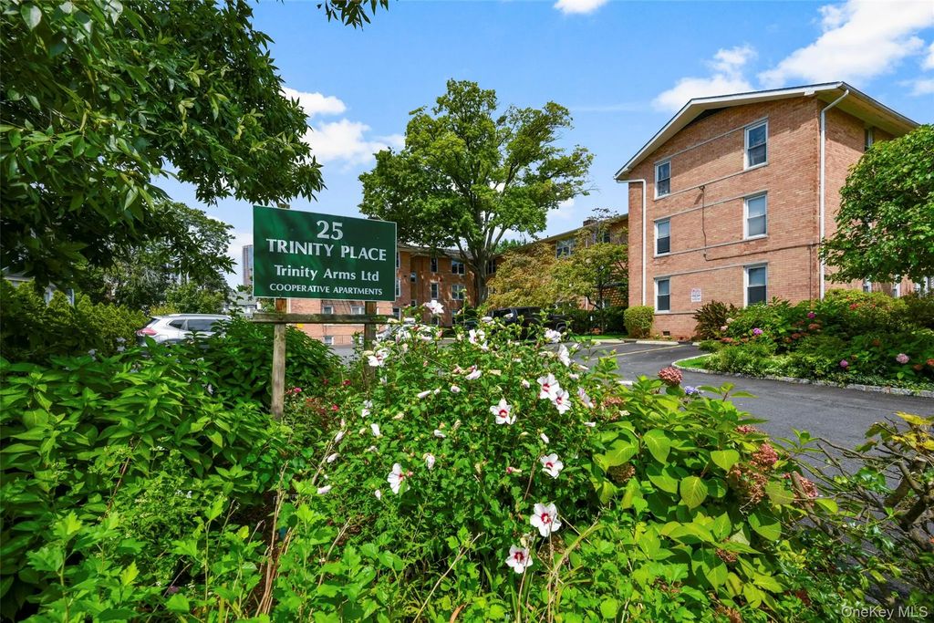 25 Trinity Place # 3k, New Rochelle