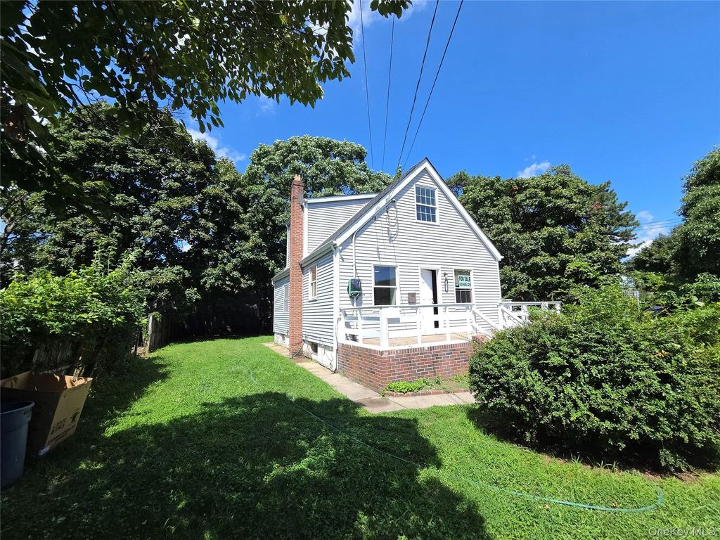 41 Lakewood Street, Wyandanch