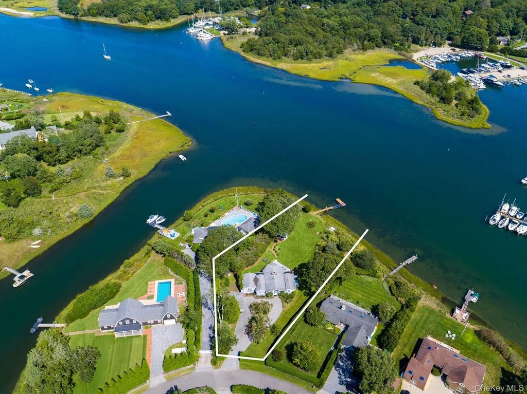 7 S Pond Road, East Hampton