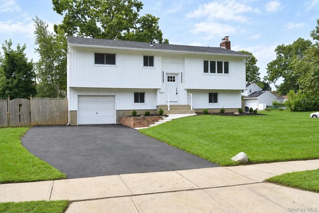 41 Bethany Drive, Commack