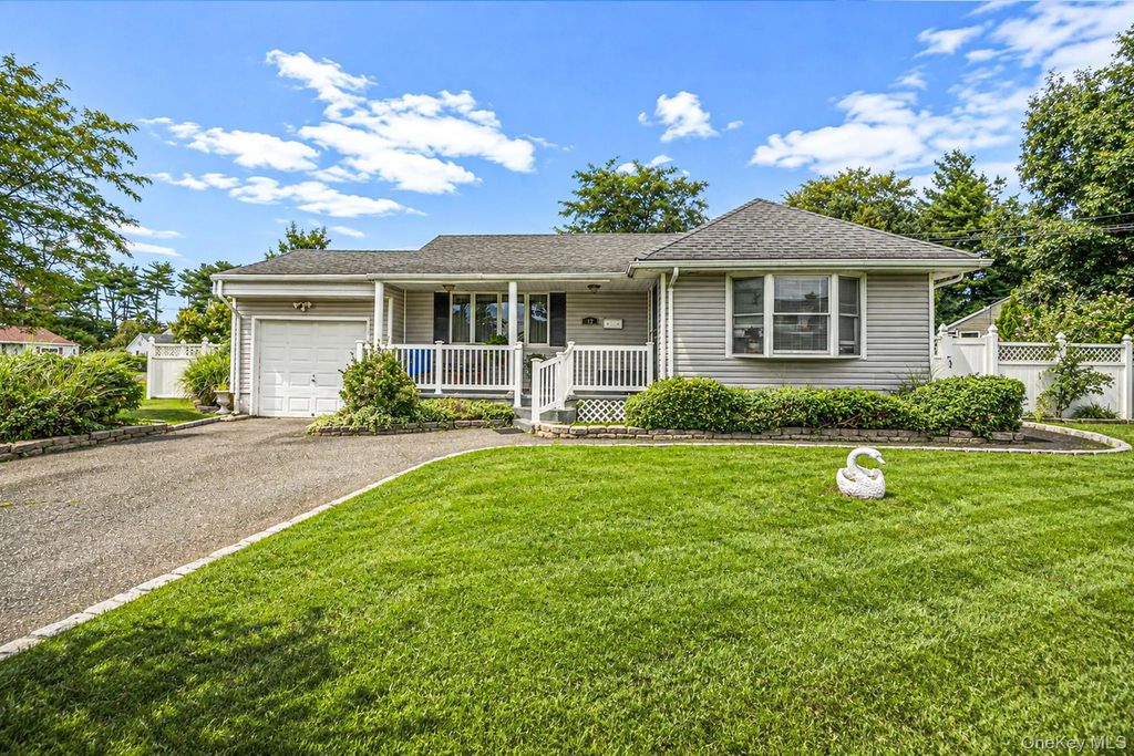 12 Robin Lane, Brentwood