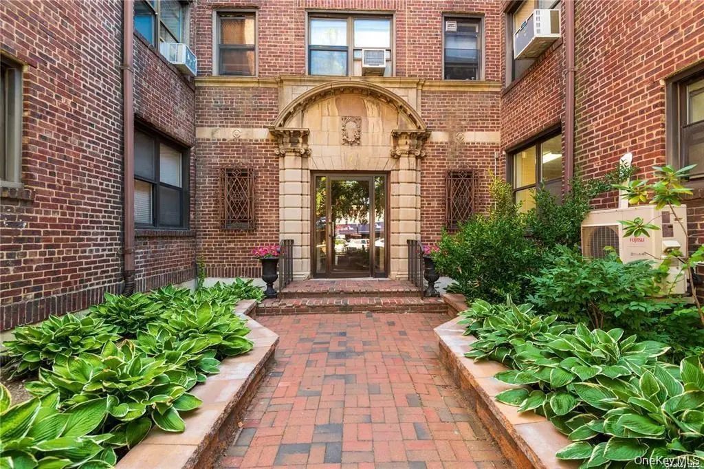 7 Bond Street # 3b, Great Neck