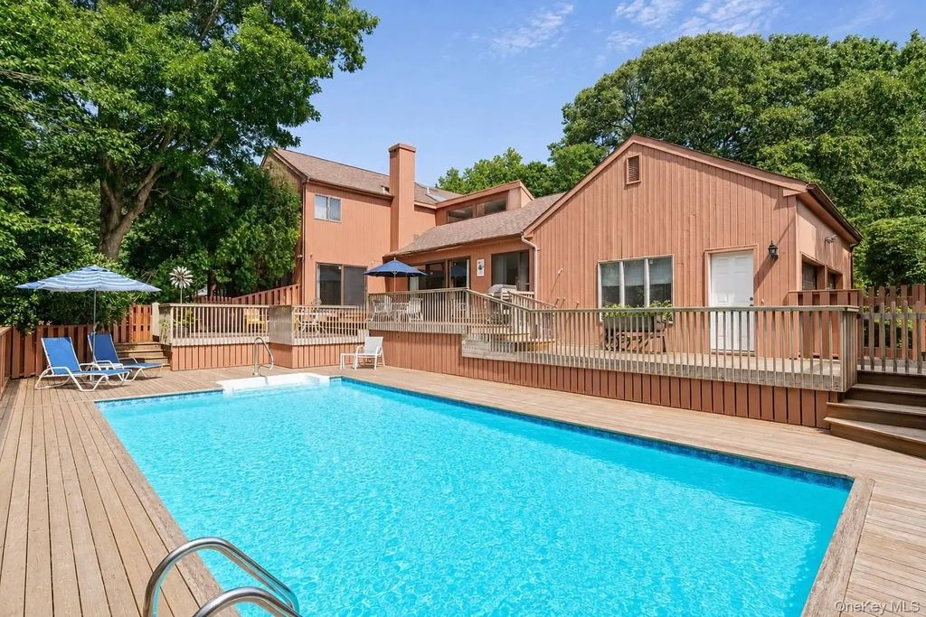 39 Spring Pond Lane, Southampton