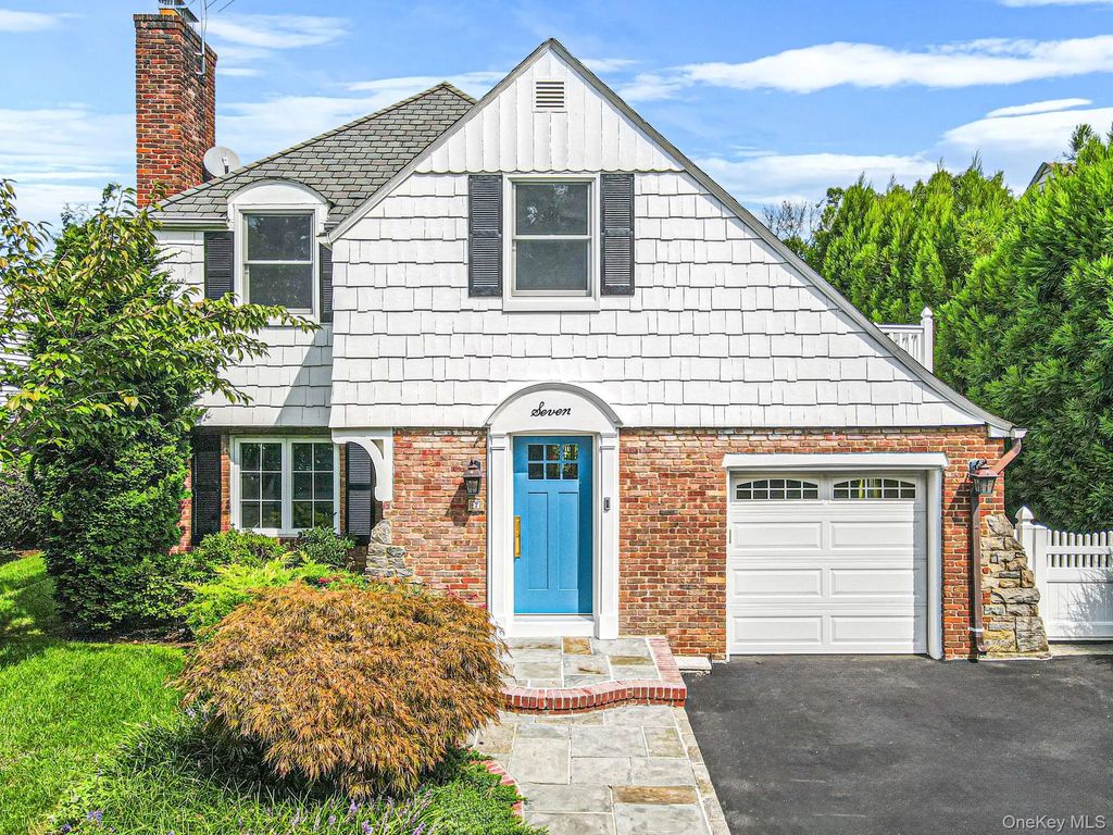 7 Highmeadow Road, Manhasset