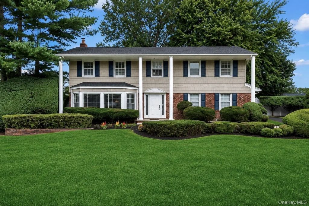 2 Cori Lane, East Northport