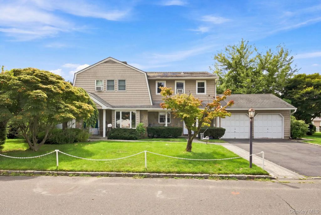 5 Conway Court, Glen Cove