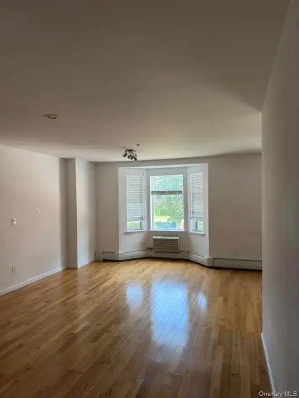 38 Knightsbridge Road # 3k, Great Neck