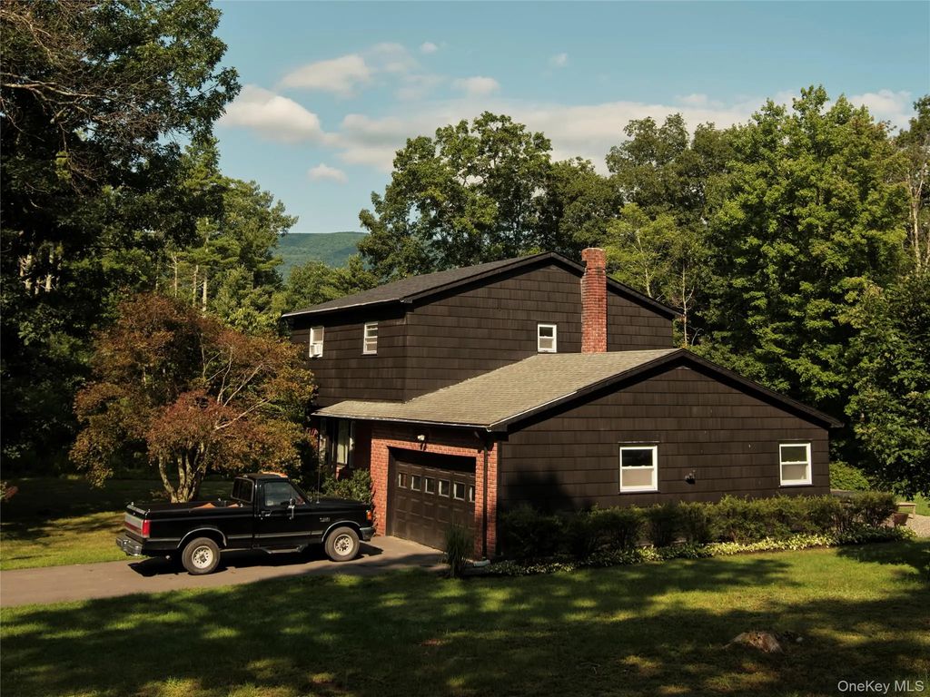 52 Fawn Road, Saugerties