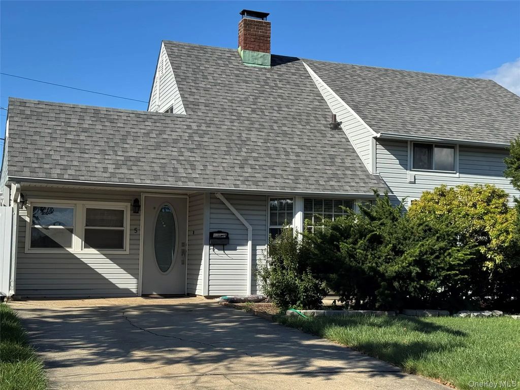 5 Meander Lane, Levittown