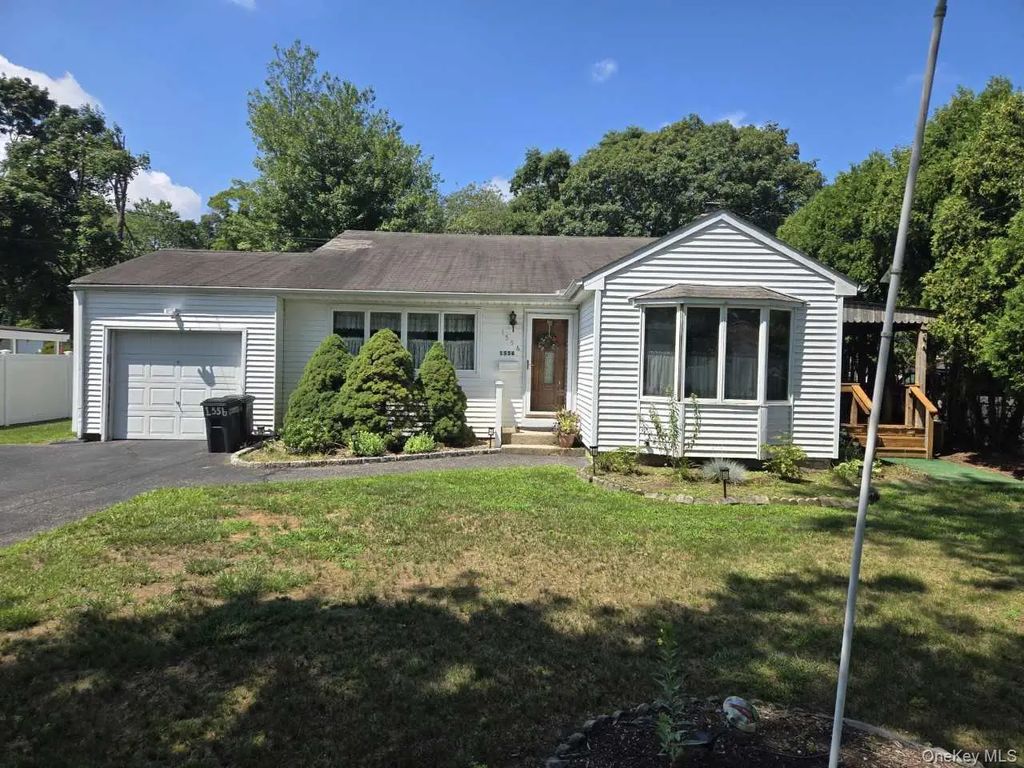 1556 N Gardiner Drive, Bay Shore