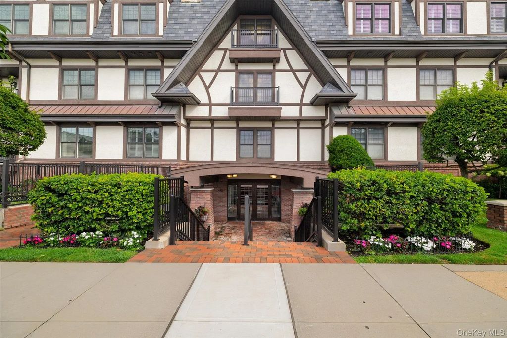 77 Maple Avenue # 100, Rockville Centre