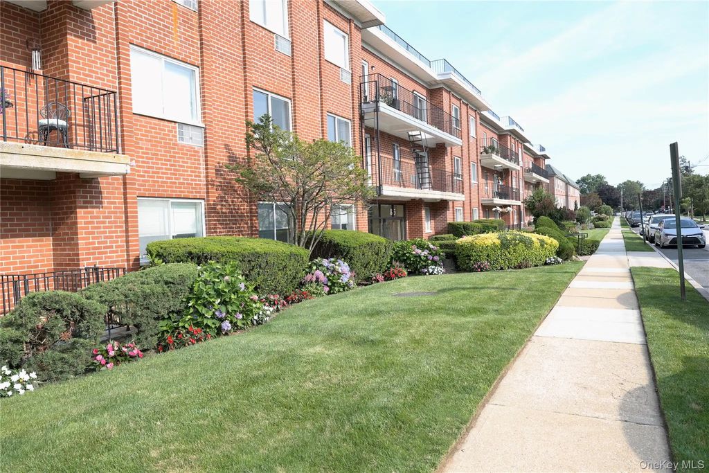 85 S Centre Ave # B17, Rockville Centre