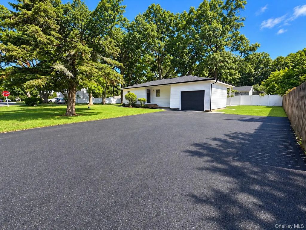 220 Moriches Avenue, Mastic