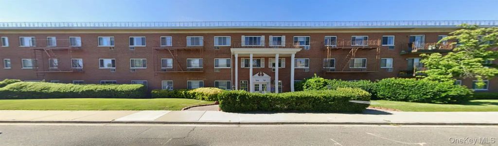 88 Lenox Road # 3j, Rockville Centre