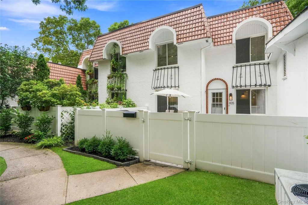 305 Birchwood Road, Medford