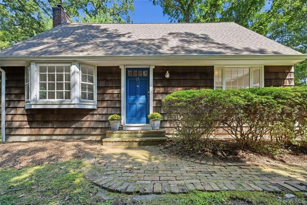 15 Shore Oaks Drive, Stony Brook
