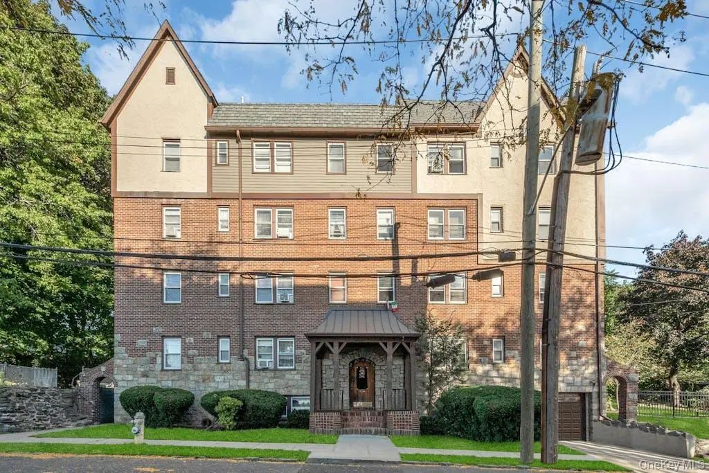 10 Oakridge Place # 8d, Eastchester
