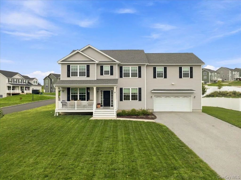 16 Kensington Lane, Poughkeepsie