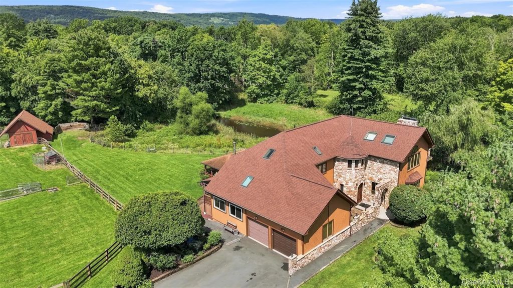 289 Pine Grove Road, Middletown