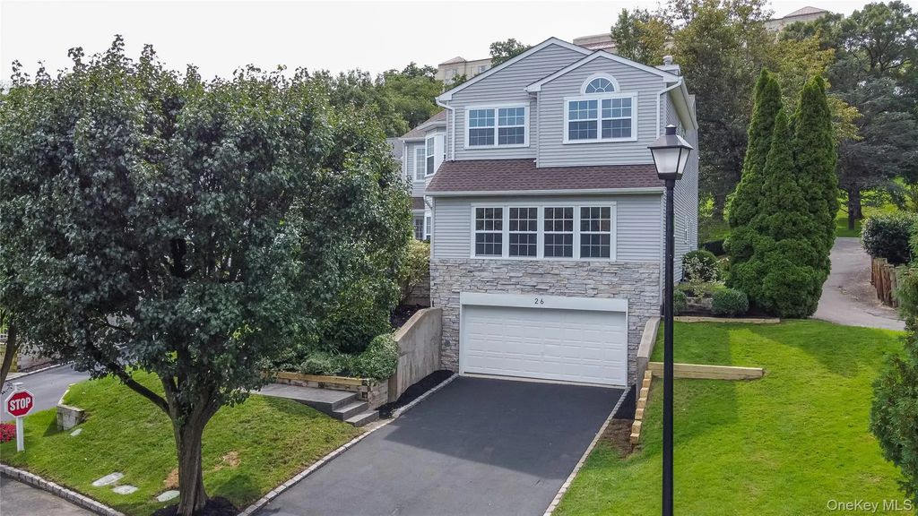 26 Hamlet Drive, Hauppauge