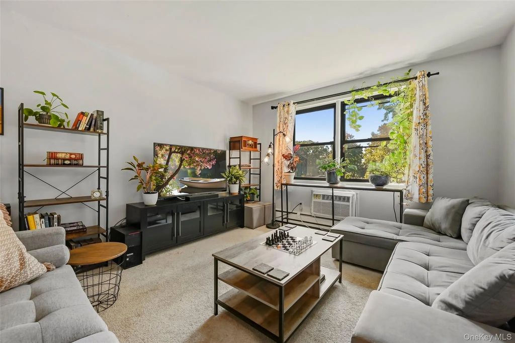 5 Oakdale Manor # B20, Suffern