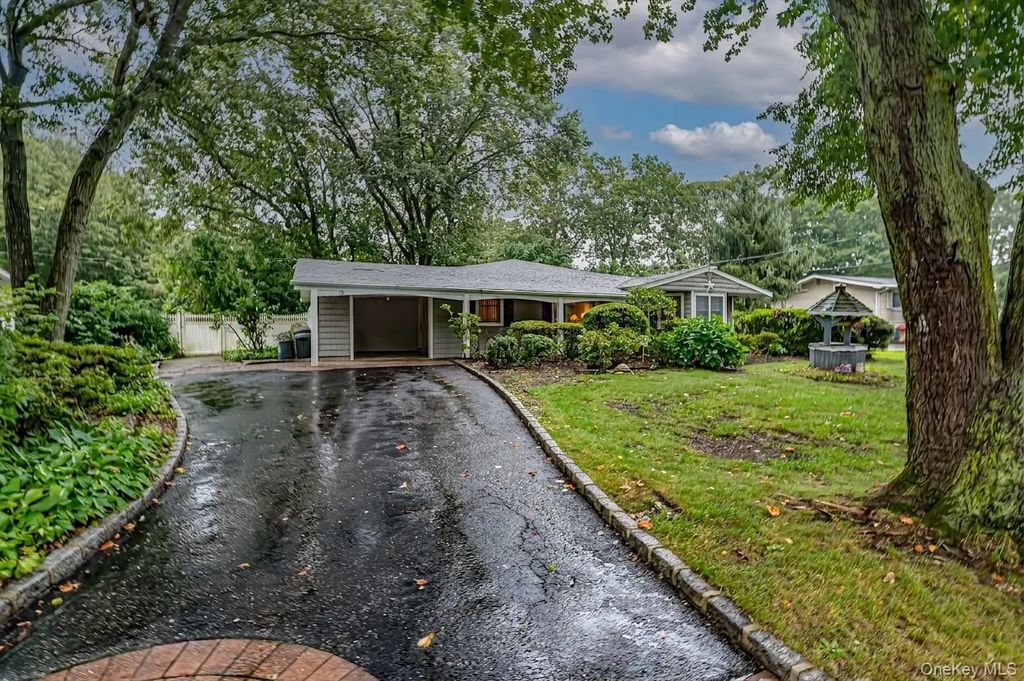 15 Longhorn Lane, East Setauket