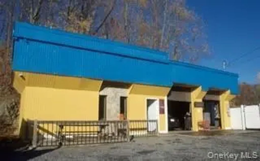 3945 Us Highway 9w, Highland