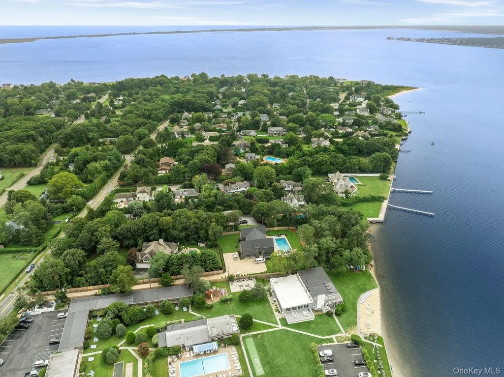 54 Rampasture Road, East Hampton