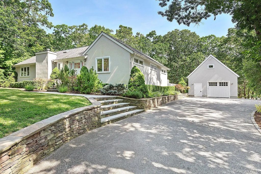 5 Rowman Court, East Hampton