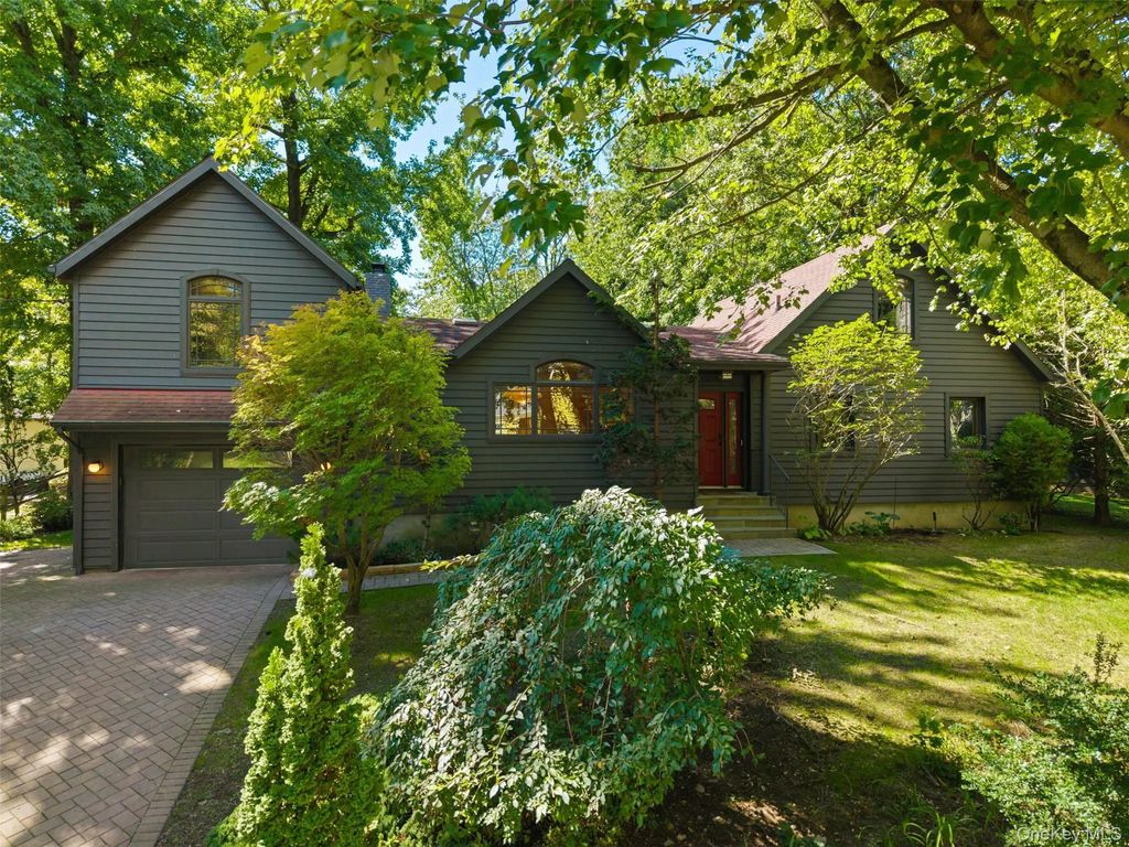61 Stony Run, New Rochelle