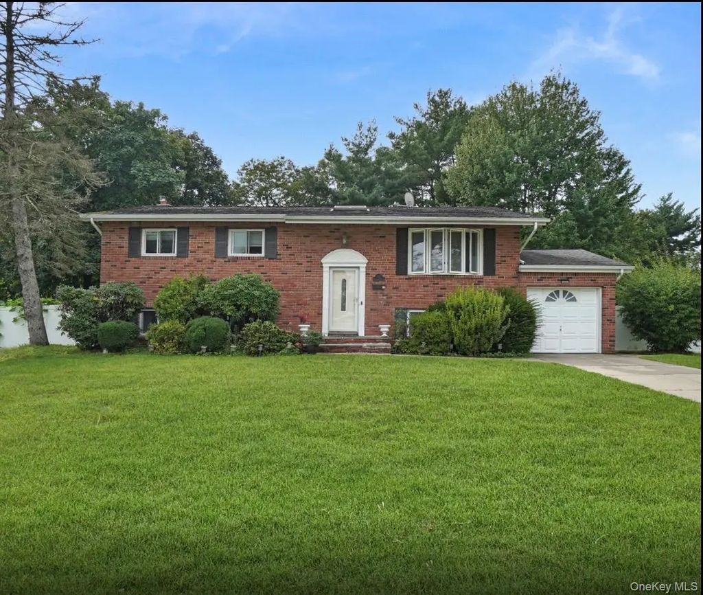 12 Bennington Place, Wheatley Heights