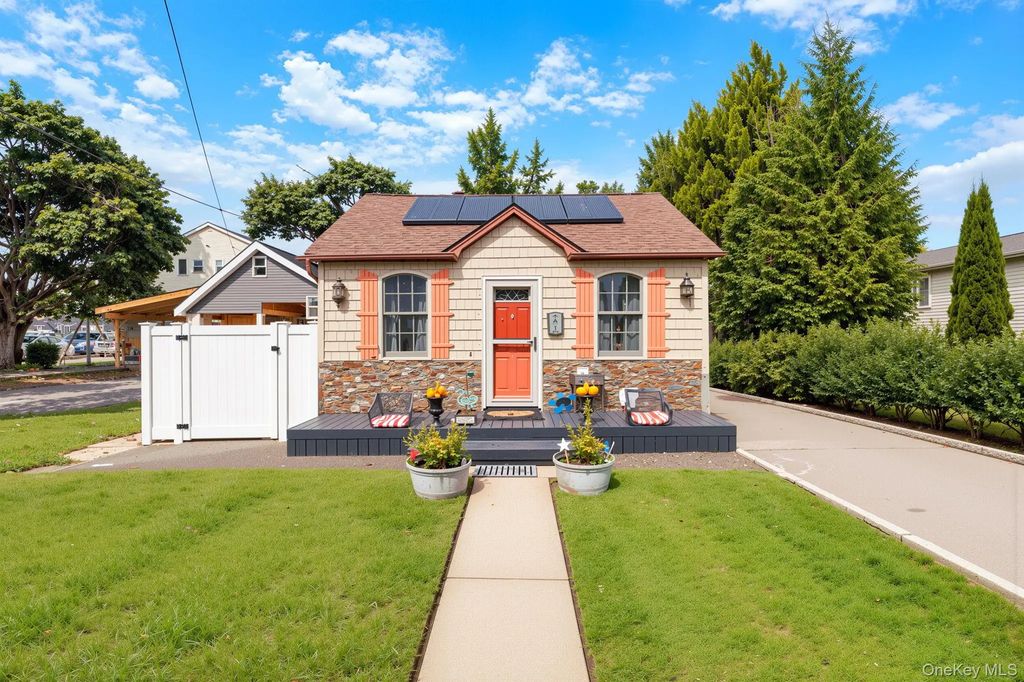 23 Dewey Place, Lindenhurst