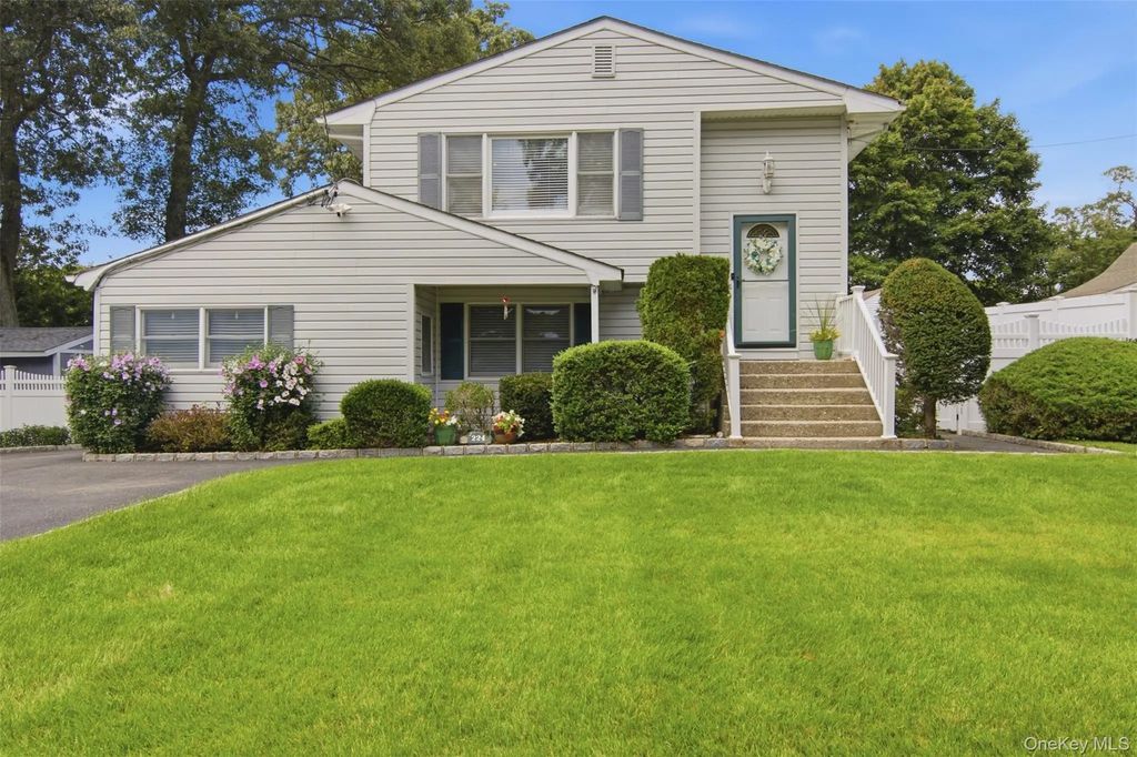 224 Holbrook Avenue, Ronkonkoma
