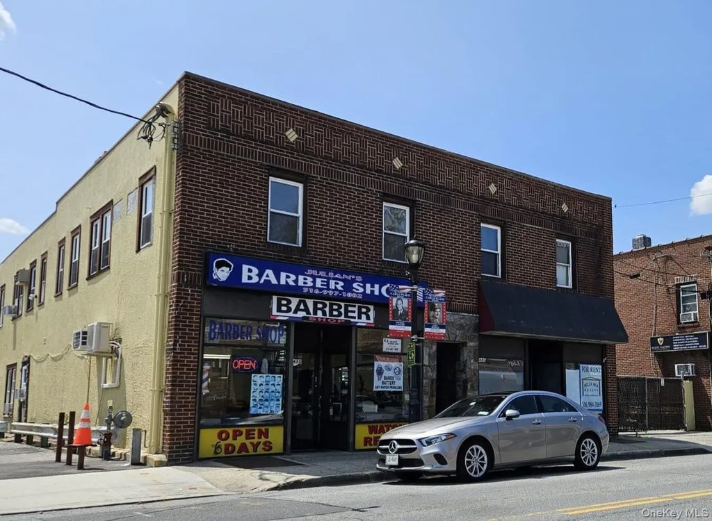 480 Westbury Avenue, Carle Place